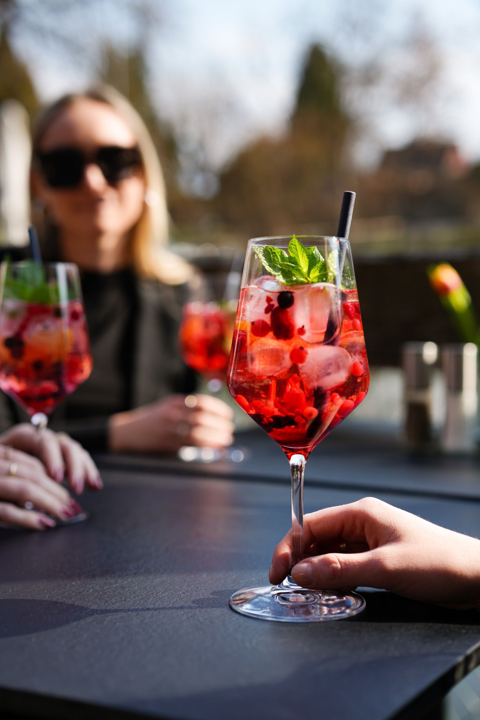 Terrasse des Fischerwirt con amore am Kreuzberglteich – Aperitivo im Grünen